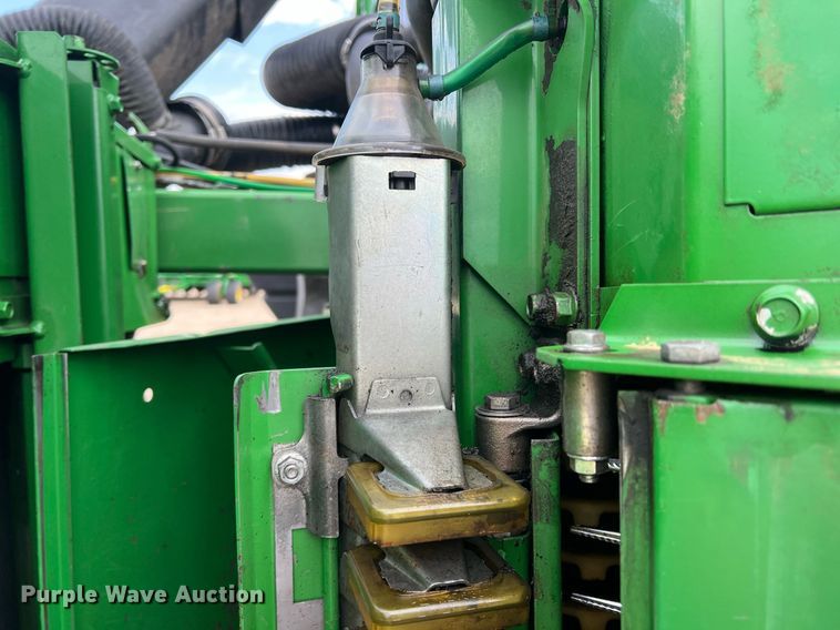 image for item DK7748 2014 John Deere 7760  RWA cotton picker