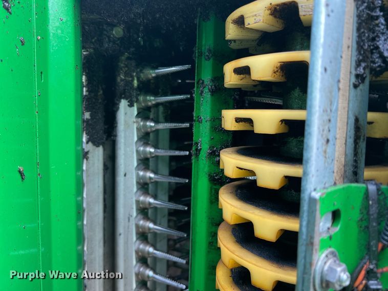 image for item DK7748 2014 John Deere 7760  RWA cotton picker