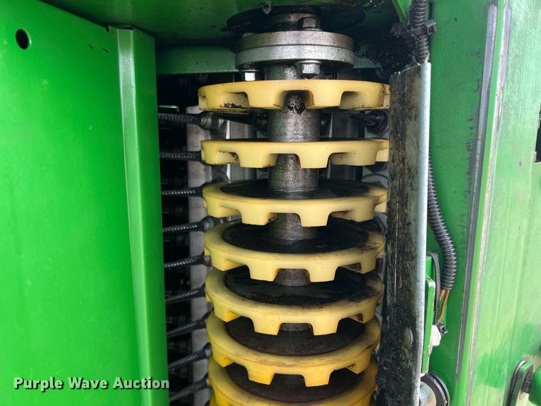 image for item DK7748 2014 John Deere 7760  RWA cotton picker