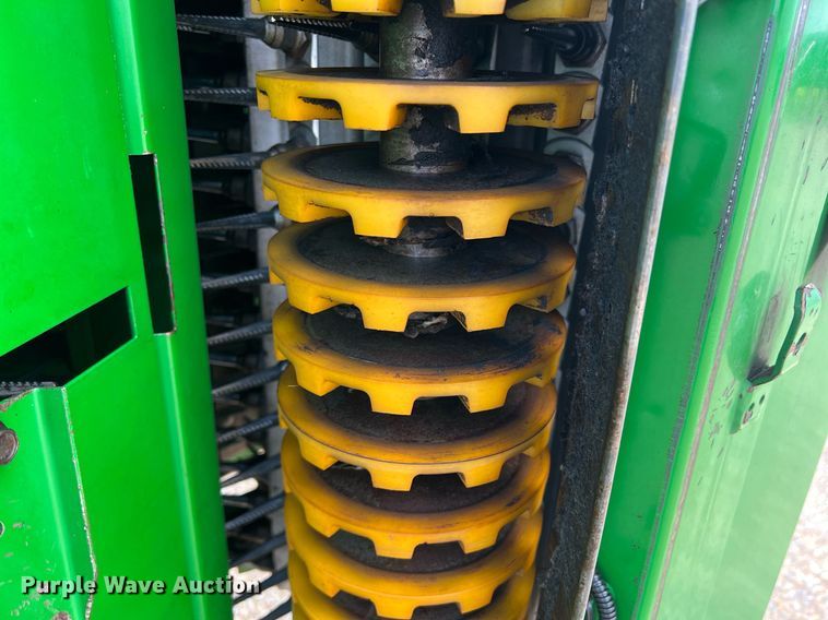 image for item DK7748 2014 John Deere 7760  RWA cotton picker