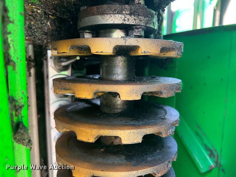 image for item DK7748 2014 John Deere 7760  RWA cotton picker