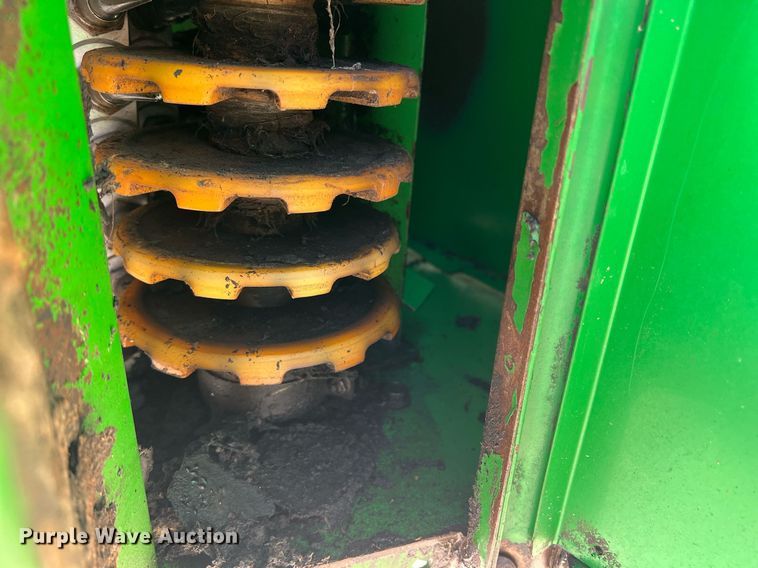 image for item DK7748 2014 John Deere 7760  RWA cotton picker