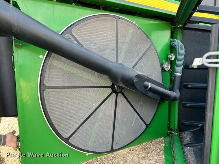 image for item DK7748 2014 John Deere 7760  RWA cotton picker