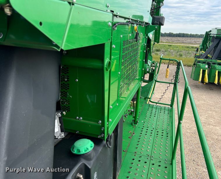 image for item DK7748 2014 John Deere 7760  RWA cotton picker