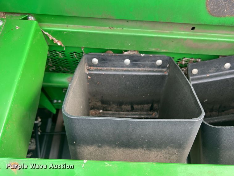 image for item DK7748 2014 John Deere 7760  RWA cotton picker