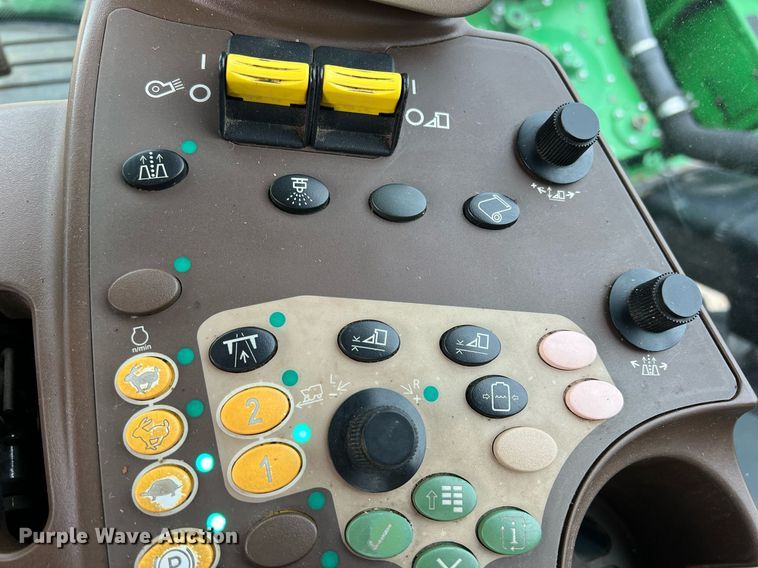 image for item DK7748 2014 John Deere 7760  RWA cotton picker