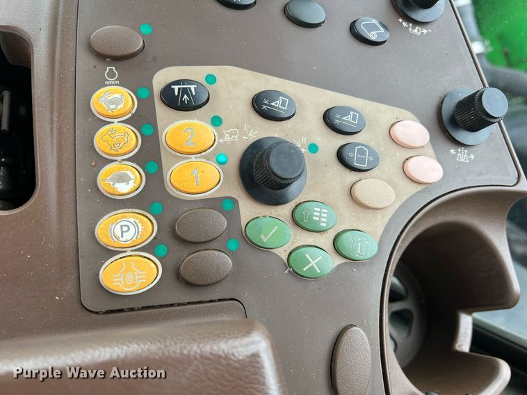 image for item DK7748 2014 John Deere 7760  RWA cotton picker