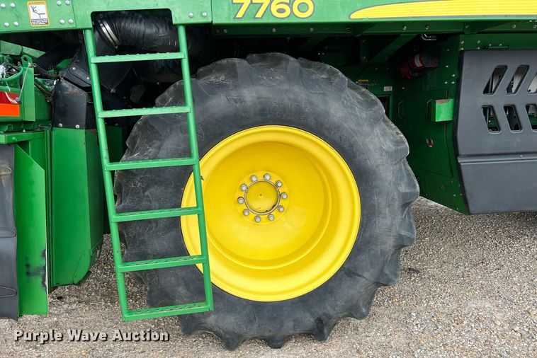 image for item DK7748 2014 John Deere 7760  RWA cotton picker
