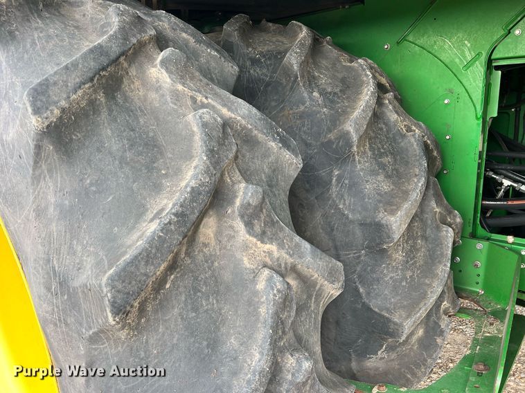 image for item DK7748 2014 John Deere 7760  RWA cotton picker