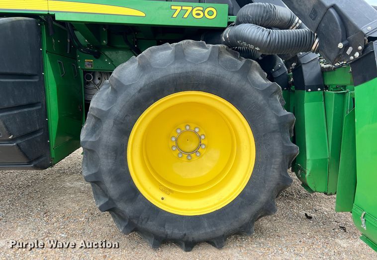 image for item DK7748 2014 John Deere 7760  RWA cotton picker