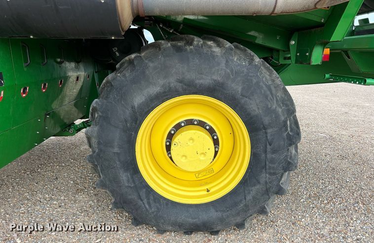 image for item DK7748 2014 John Deere 7760  RWA cotton picker