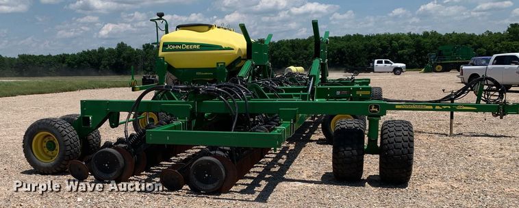 image for item DK7749 2013 John Deere 1990 CCS  air seeder