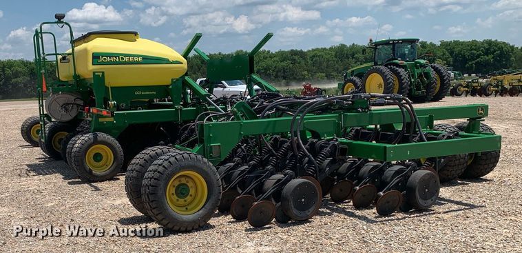 image for item DK7749 2013 John Deere 1990 CCS  air seeder