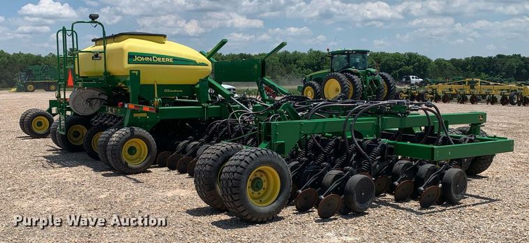 image for item DK7749 2013 John Deere 1990 CCS  air seeder