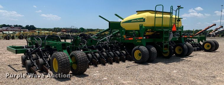 image for item DK7749 2013 John Deere 1990 CCS  air seeder