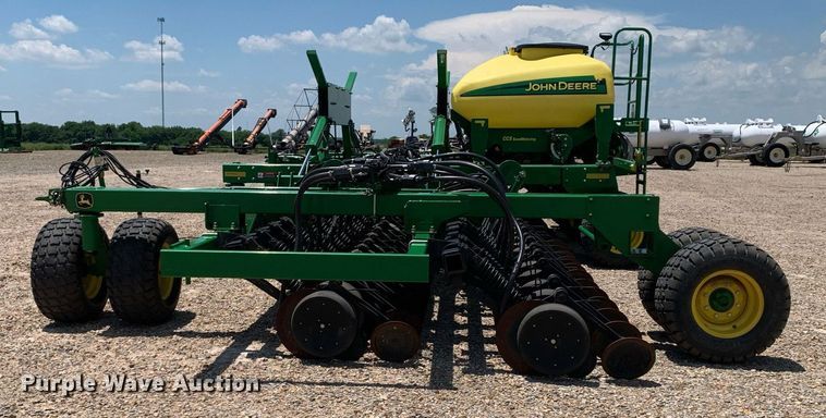 image for item DK7749 2013 John Deere 1990 CCS  air seeder