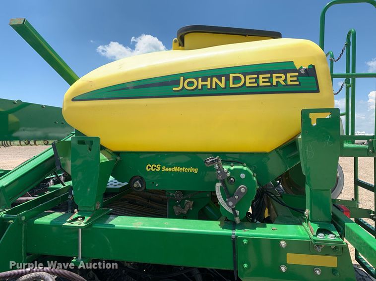 image for item DK7749 2013 John Deere 1990 CCS  air seeder