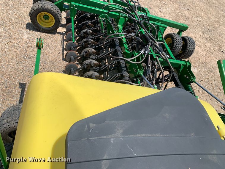 image for item DK7749 2013 John Deere 1990 CCS  air seeder