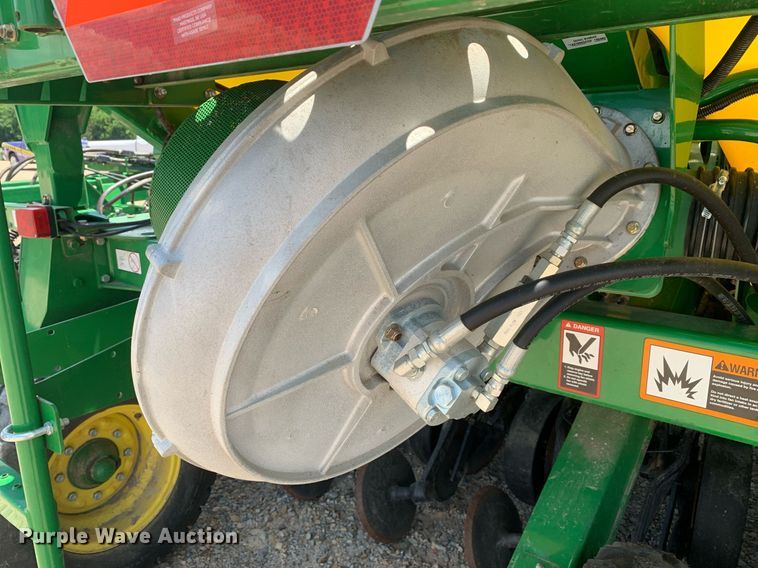 image for item DK7749 2013 John Deere 1990 CCS  air seeder