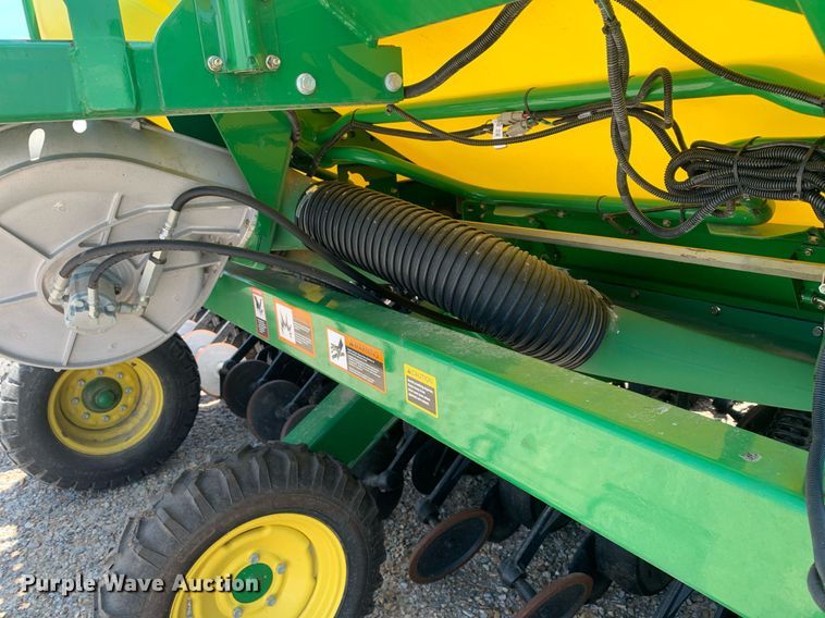 image for item DK7749 2013 John Deere 1990 CCS  air seeder