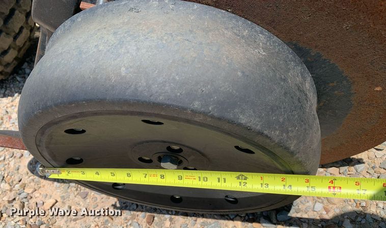 image for item DK7749 2013 John Deere 1990 CCS  air seeder