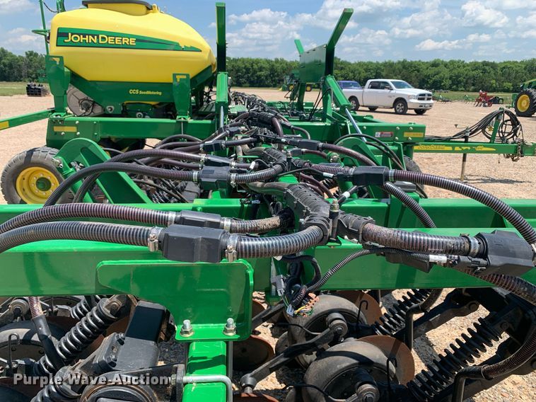 image for item DK7749 2013 John Deere 1990 CCS  air seeder