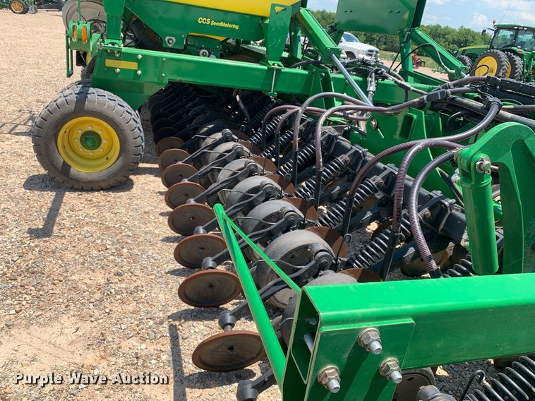 image for item DK7749 2013 John Deere 1990 CCS  air seeder