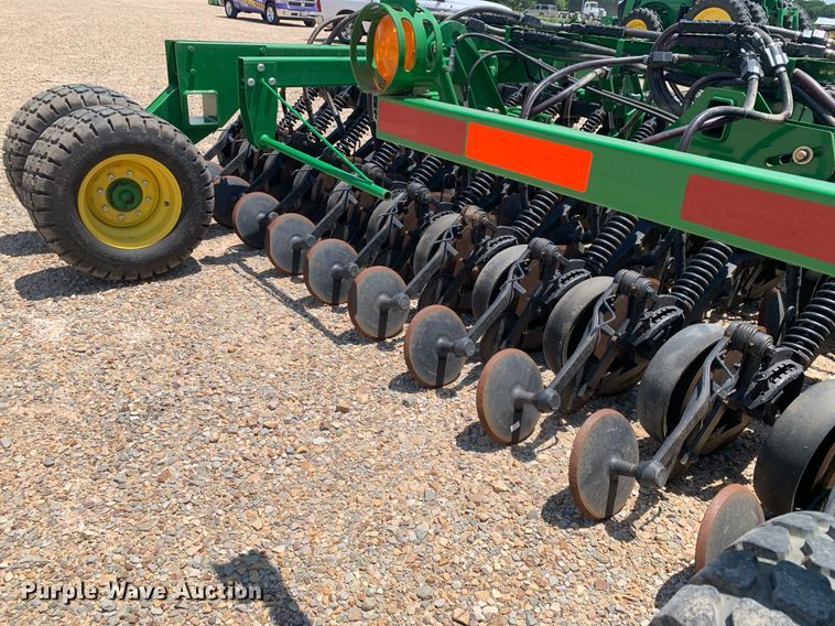 image for item DK7749 2013 John Deere 1990 CCS  air seeder