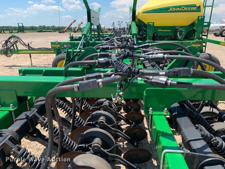 image for item DK7749 2013 John Deere 1990 CCS  air seeder