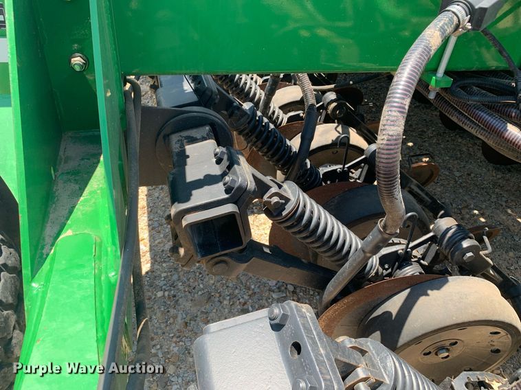 image for item DK7749 2013 John Deere 1990 CCS  air seeder