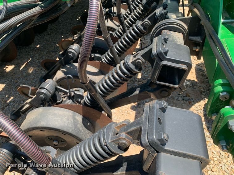 image for item DK7749 2013 John Deere 1990 CCS  air seeder