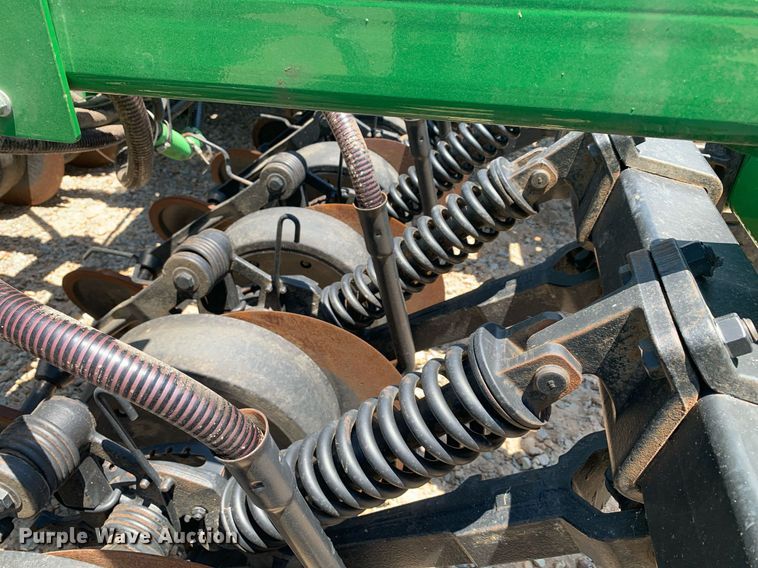 image for item DK7749 2013 John Deere 1990 CCS  air seeder
