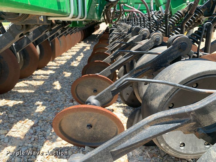 image for item DK7749 2013 John Deere 1990 CCS  air seeder