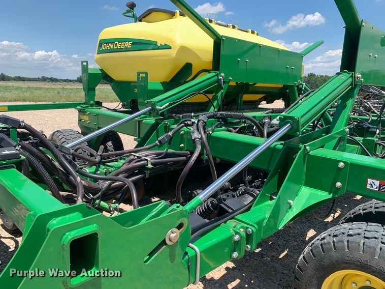 image for item DK7749 2013 John Deere 1990 CCS  air seeder
