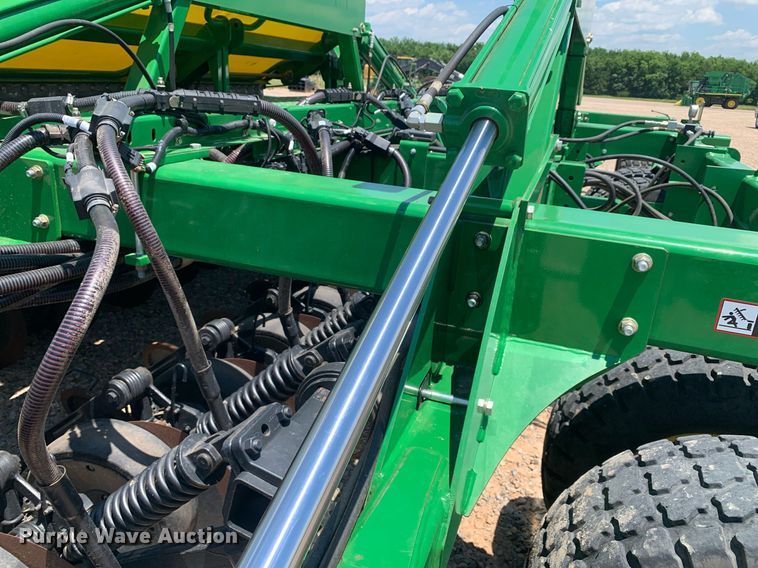 image for item DK7749 2013 John Deere 1990 CCS  air seeder