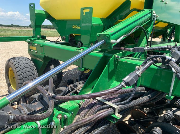 image for item DK7749 2013 John Deere 1990 CCS  air seeder