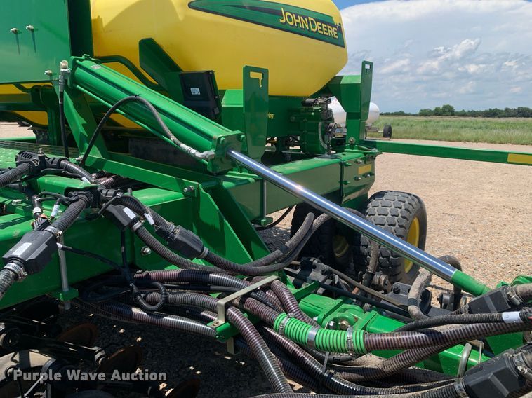 image for item DK7749 2013 John Deere 1990 CCS  air seeder