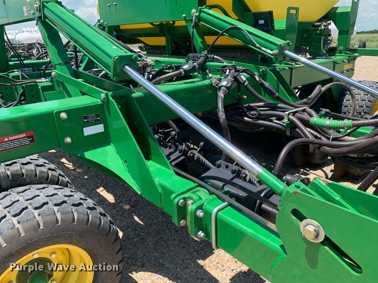 image for item DK7749 2013 John Deere 1990 CCS  air seeder