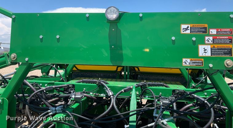 image for item DK7749 2013 John Deere 1990 CCS  air seeder
