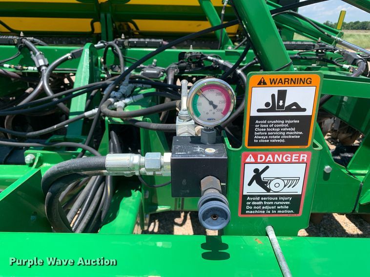 image for item DK7749 2013 John Deere 1990 CCS  air seeder