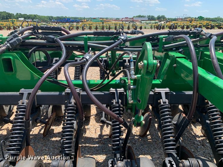 image for item DK7749 2013 John Deere 1990 CCS  air seeder