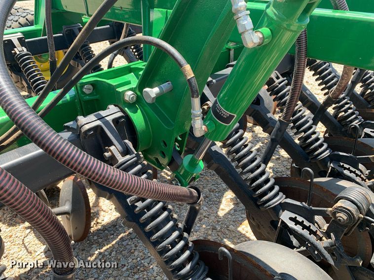 image for item DK7749 2013 John Deere 1990 CCS  air seeder