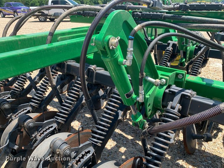 image for item DK7749 2013 John Deere 1990 CCS  air seeder