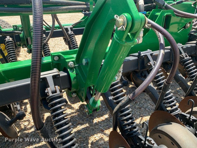 image for item DK7749 2013 John Deere 1990 CCS  air seeder