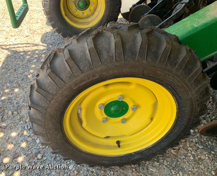 image for item DK7749 2013 John Deere 1990 CCS  air seeder