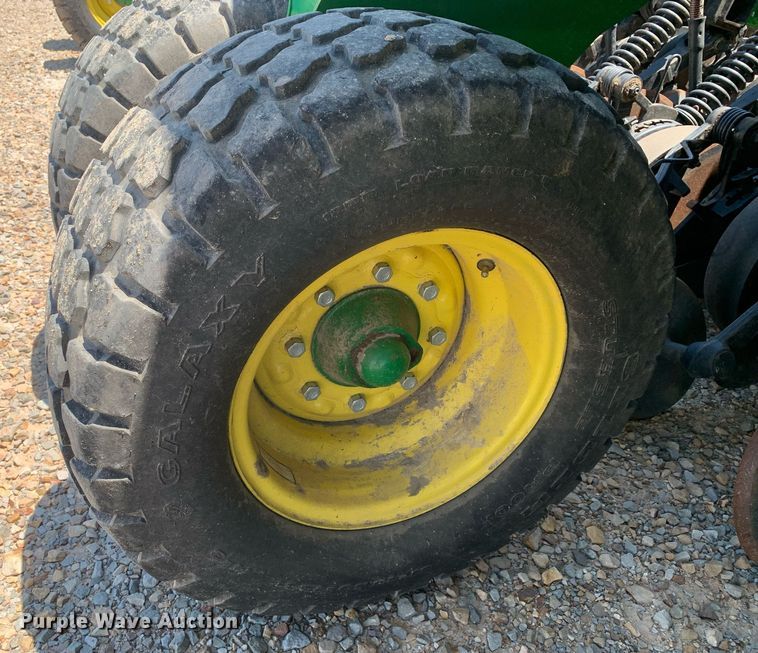 image for item DK7749 2013 John Deere 1990 CCS  air seeder