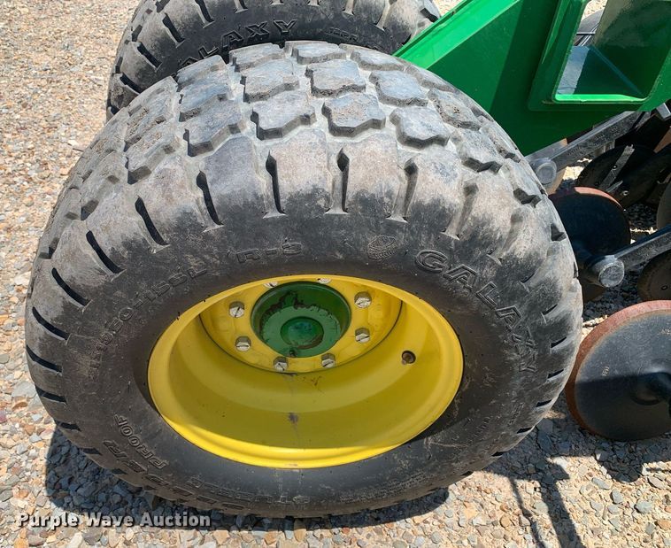 image for item DK7749 2013 John Deere 1990 CCS  air seeder