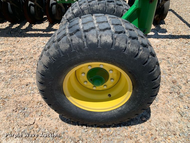 image for item DK7749 2013 John Deere 1990 CCS  air seeder