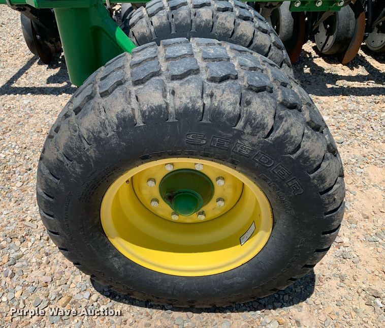 image for item DK7749 2013 John Deere 1990 CCS  air seeder