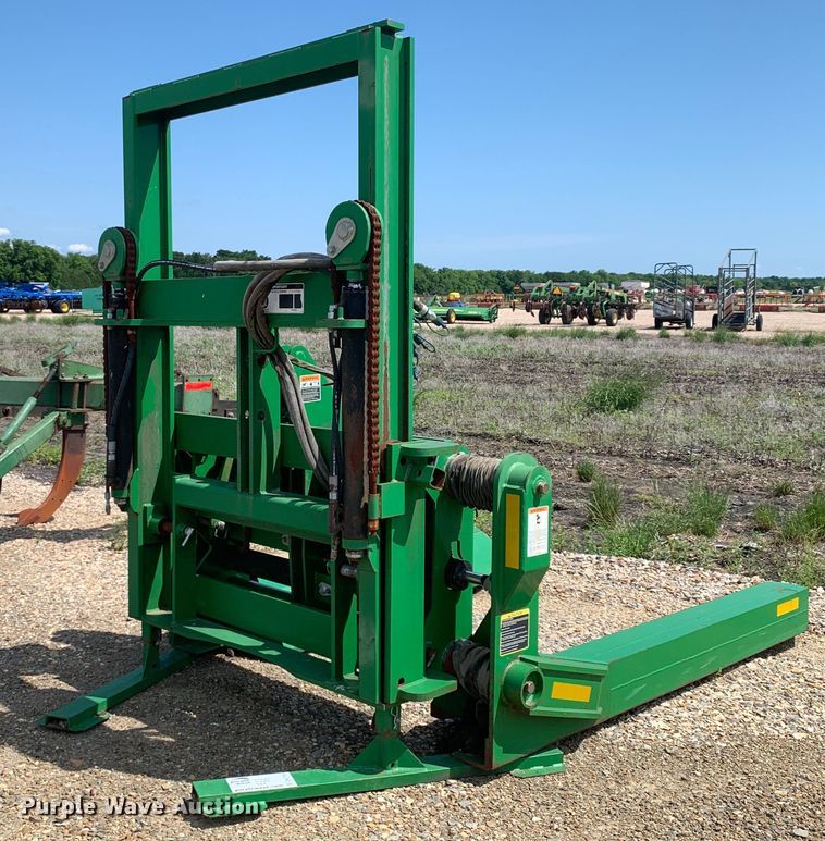 image for item DK7769 Frontier CM11  cotton module handler